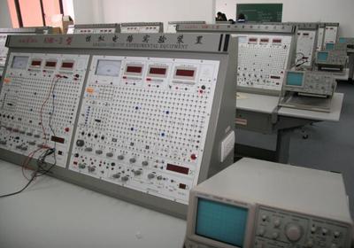電子組 機(jī)電工程實(shí)驗(yàn)中心的核心力量與創(chuàng)新前沿